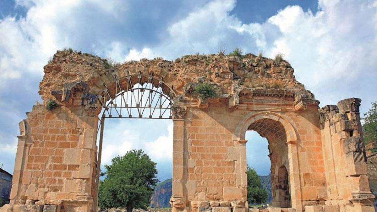 Anavarza Kalesi nerede? Anavarza efsanesi (Anavarza Kalesi hikayesi) nedir, Anavarza Kalesini kim yaptı, ne amaçla yapmıştır?