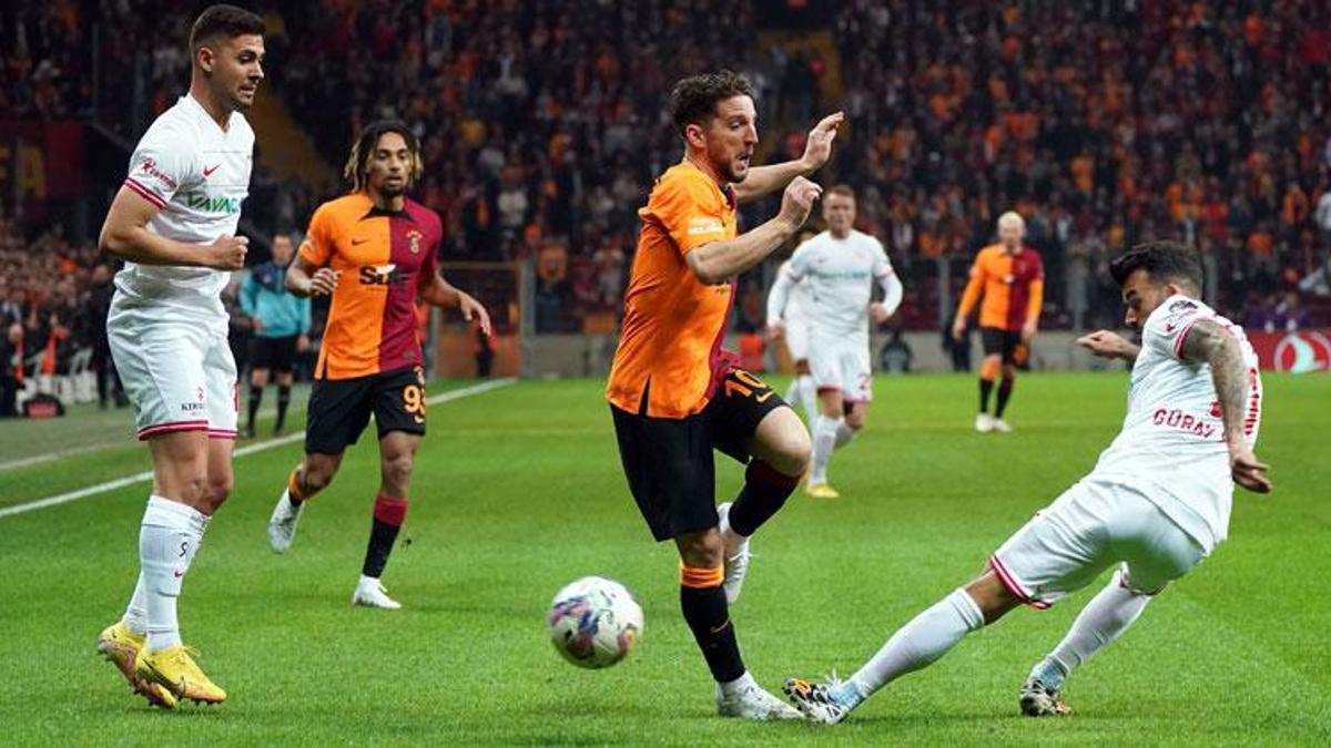 Antalyaspor'u 2-1 yenen Galatasaray 9'da 9 yaptı!