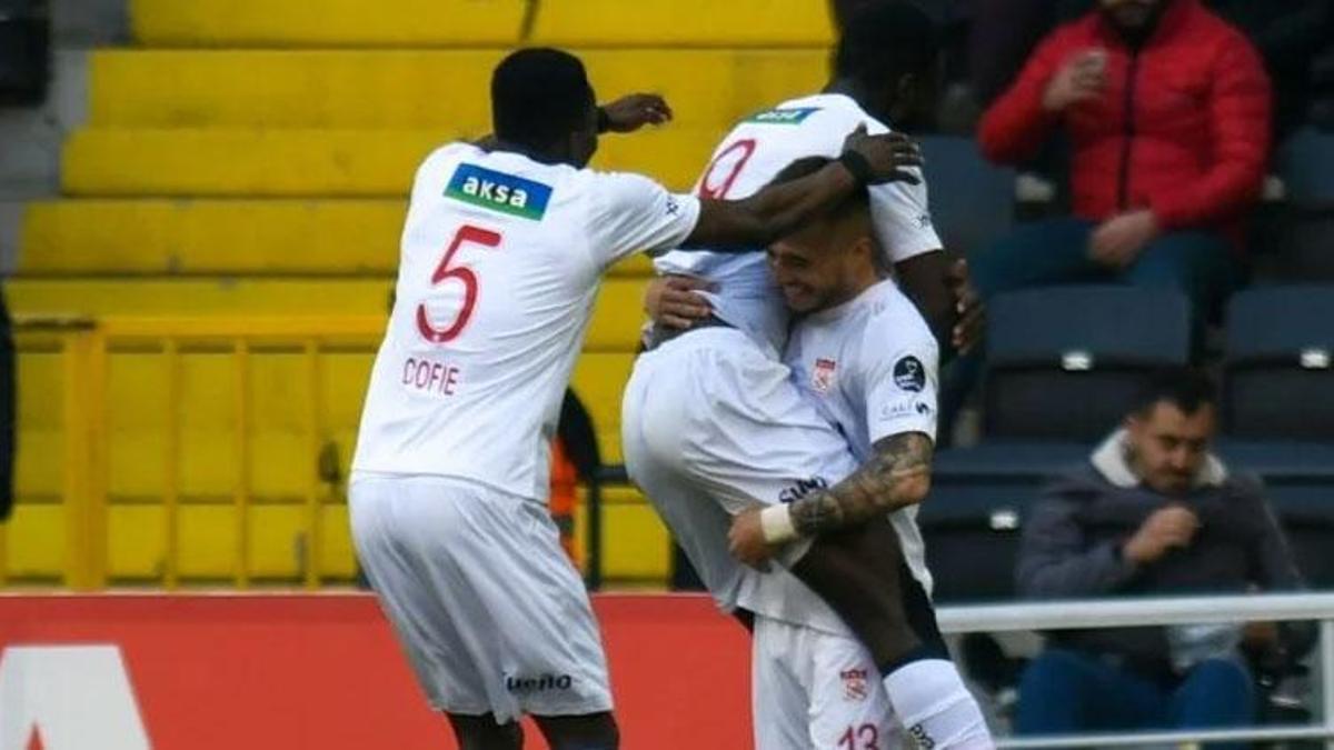 Sivasspor 6 puan aldı Erol Bulut istifaya davet edildi