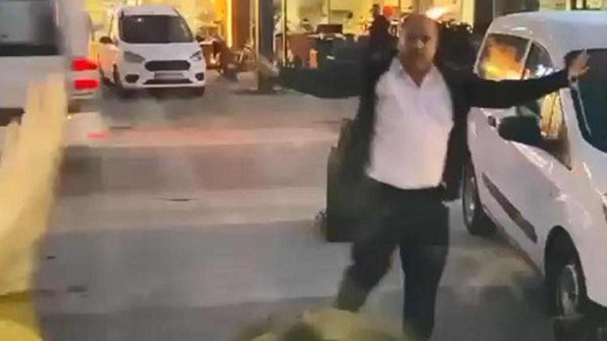 Antalya'da otobüsün peşinden koşan yolcuya sinirlenip seferi yarım bıraktı