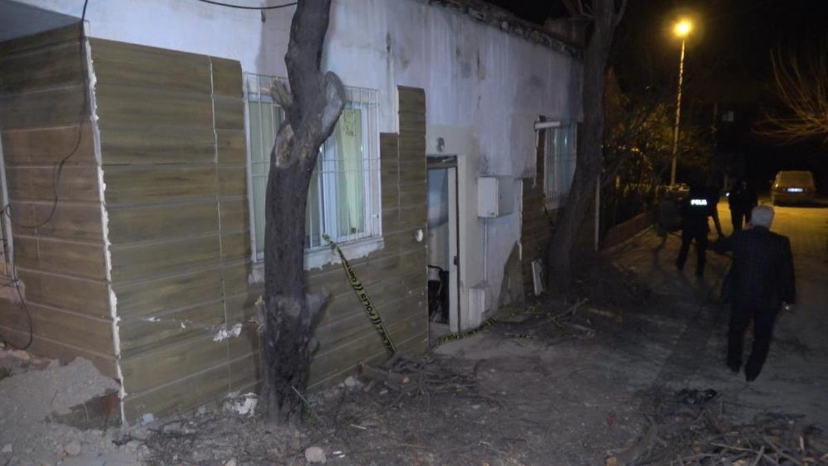 2 çocuğun sesi komşuları harekete geçirdi! Eve giden polis, işkence edilerek öldürülen bebekle karşılaştı