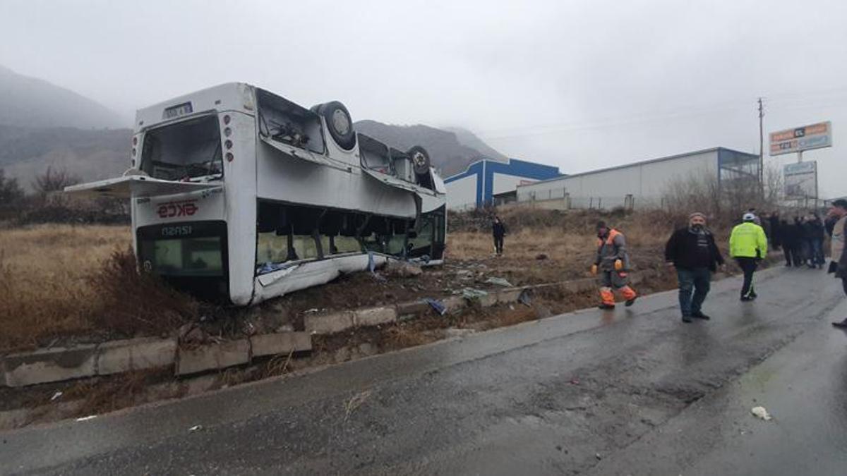 Kayseri'de yoldan çıkan işçi servisi takla attı: Çok sayıda yaralı var