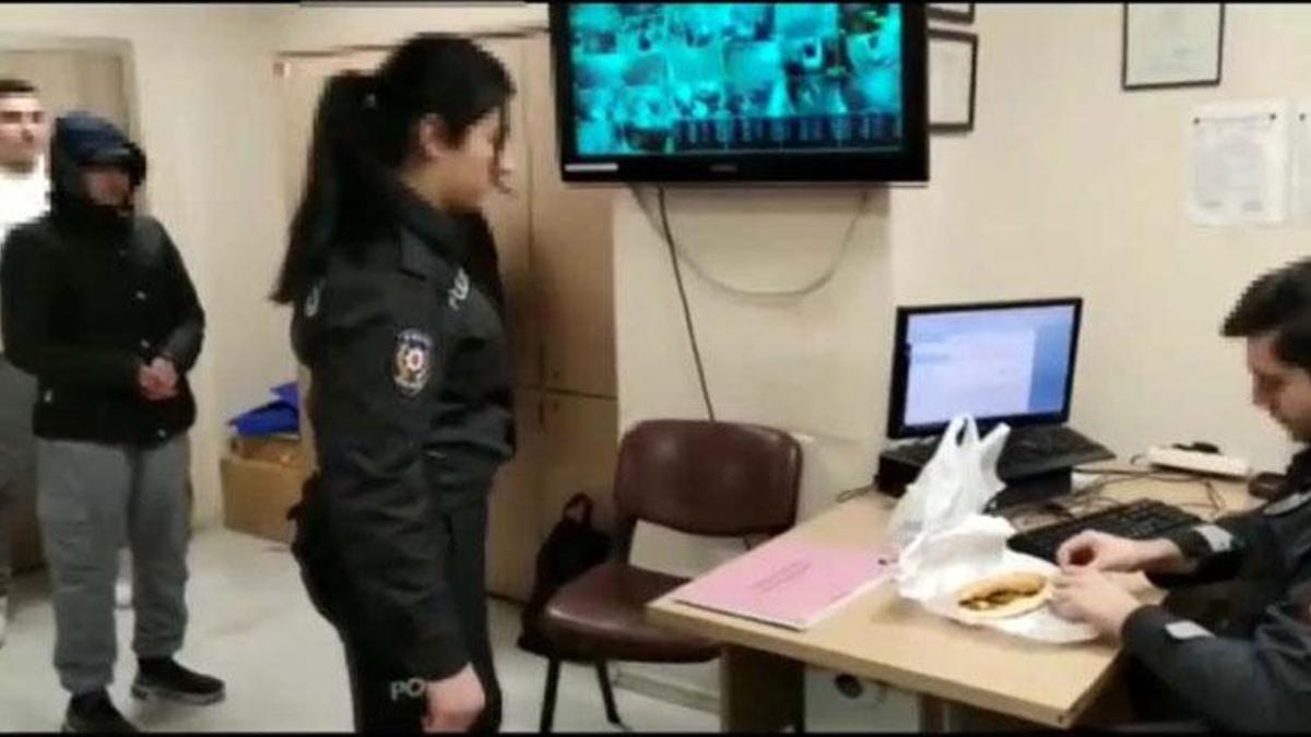 Fatih'te gözaltındaki annesine köfte ekmek getirdiğini söyledi, içinden eroin çıktı