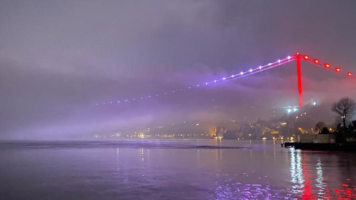 İstanbul Boğazı'nda gemi trafiği çift yönlü durduruldu