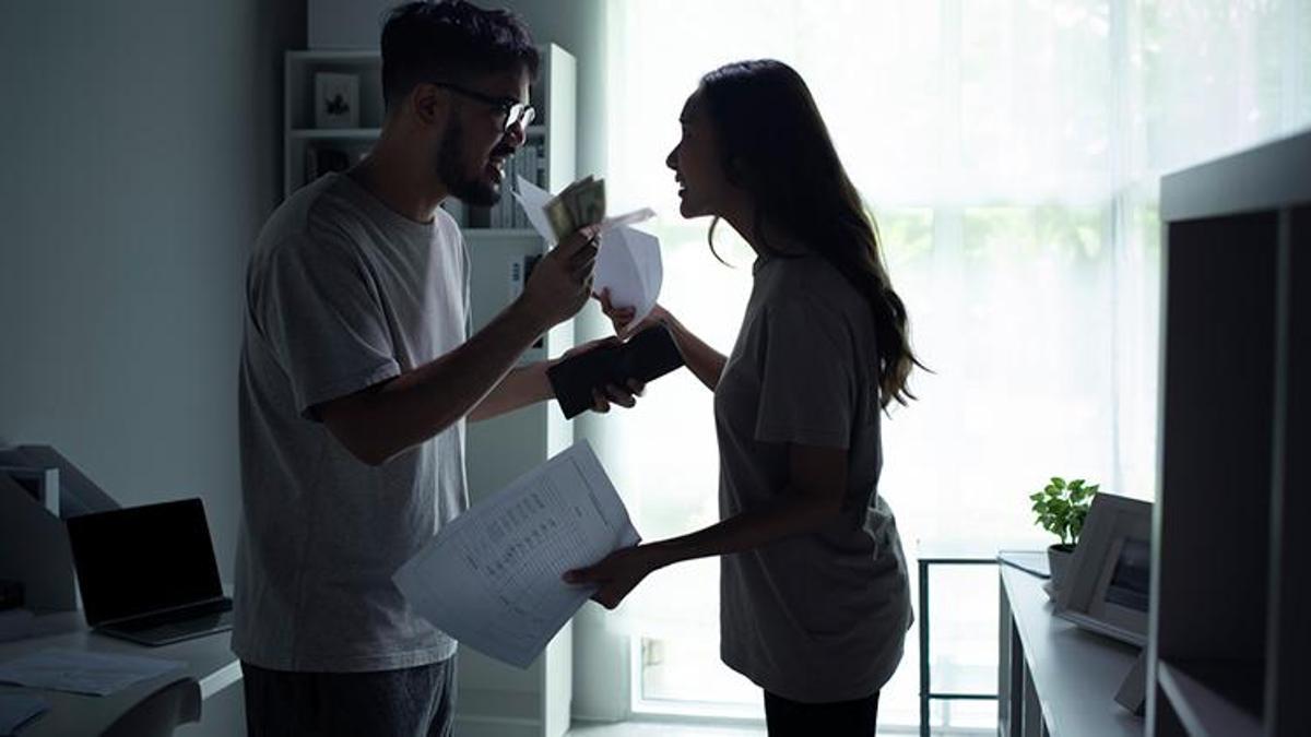 Evli çiftleri ilgilendiren 'borçlanma' kararı! Mahkeme haklı sebeple hemen boşuyor