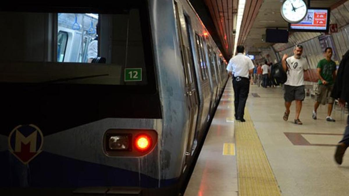İstanbul’da metro arızası! Vatandaşlar yürüyerek devam etti