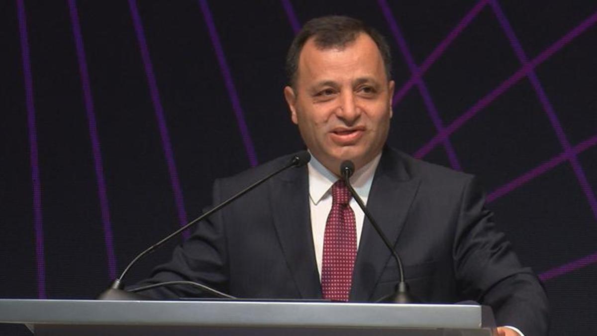 AYM Başkanlığı'na Zühtü Arslan yeniden seçildi