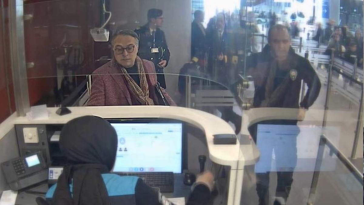Modacı Barbaros Şansal gözaltına alındı!