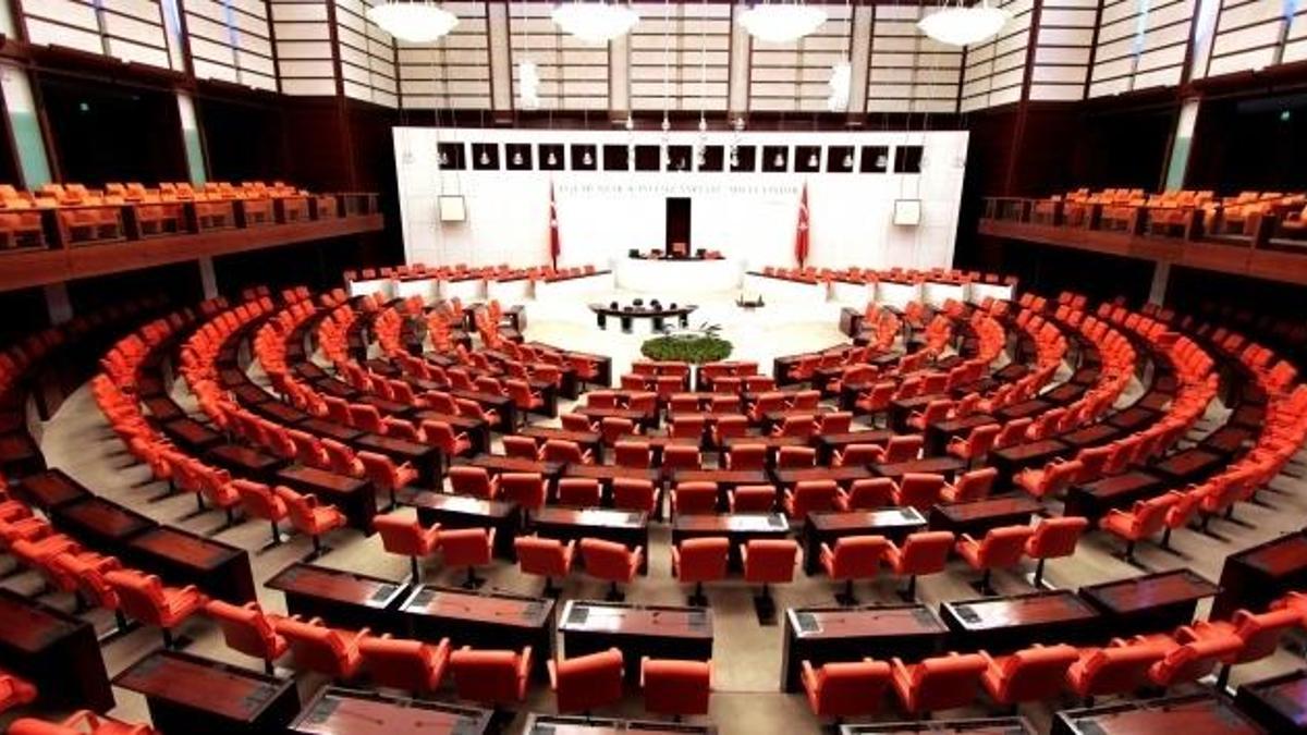 Sözleşmeli akademik personele kadro teklifi Meclis'ten geçti