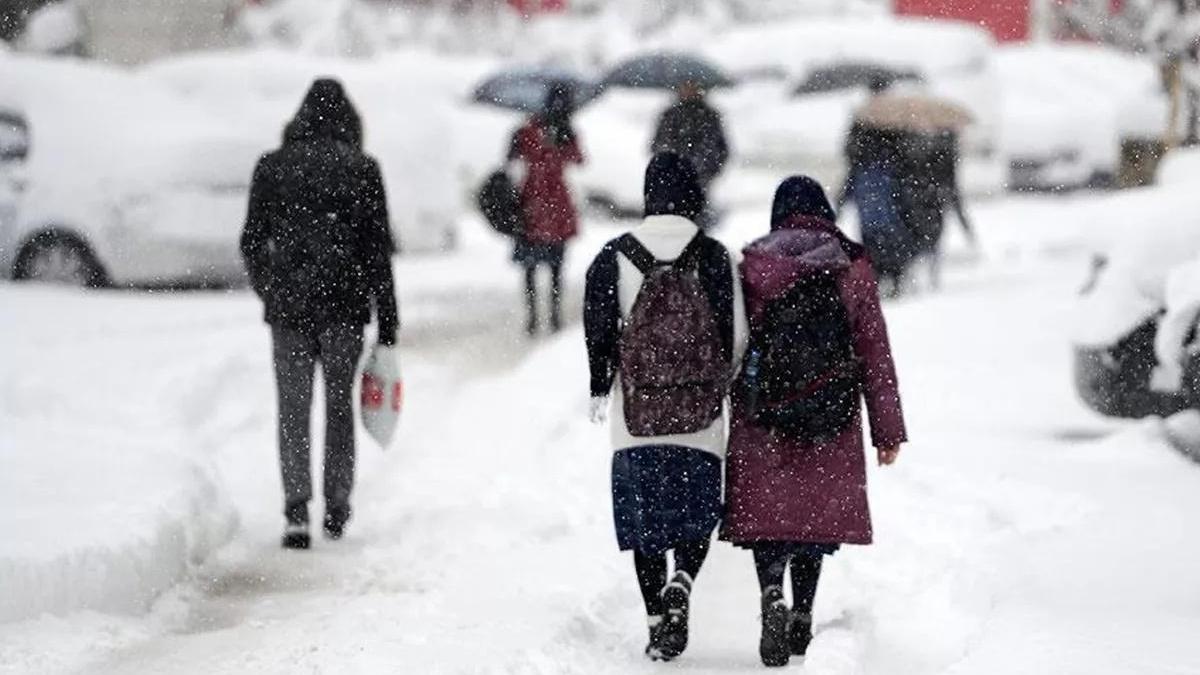 15 tatil uzayacak mı? Kar yağarsa  tatili uzar mı? 6 Şubat okullar açılıyor mu?