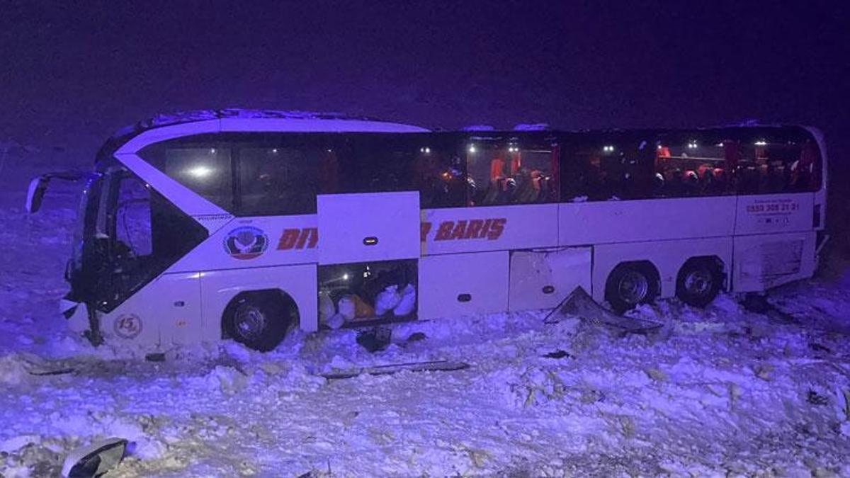 Diyarbakır’da otobüs devrildi: 35 yaralı