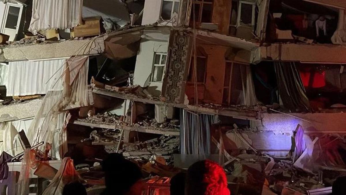 Kızılay ve AFAD'dan deprem uyarısı geldi! "Hasarlı evlere girilmemeli"