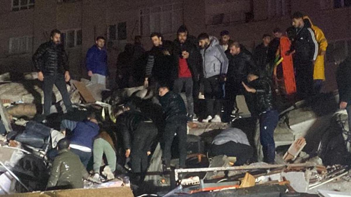 Bakan Yardımcısı Sayan: Talimat verildi, deprem bölgesindeki vatandaşlara ücretsiz konuşma ve internet