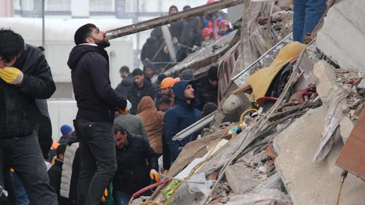 Deprem bölgesindeki vatandaşlara konuşma ve internet desteği