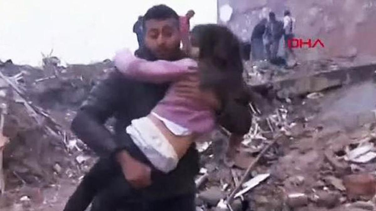 12 saat sonra mucize! Çocuklar enkazdan sağ çıkarıldı