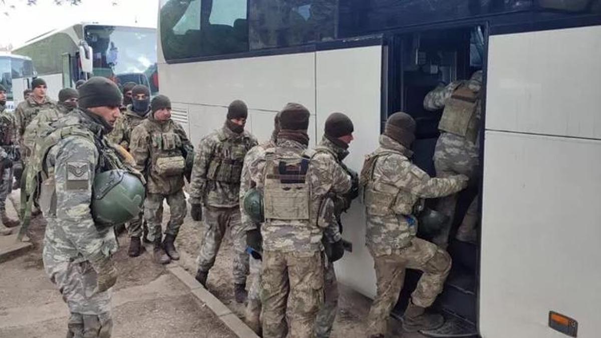 Komandolar deprem bölgesinde! MSB'den peş peşe açıklamalar