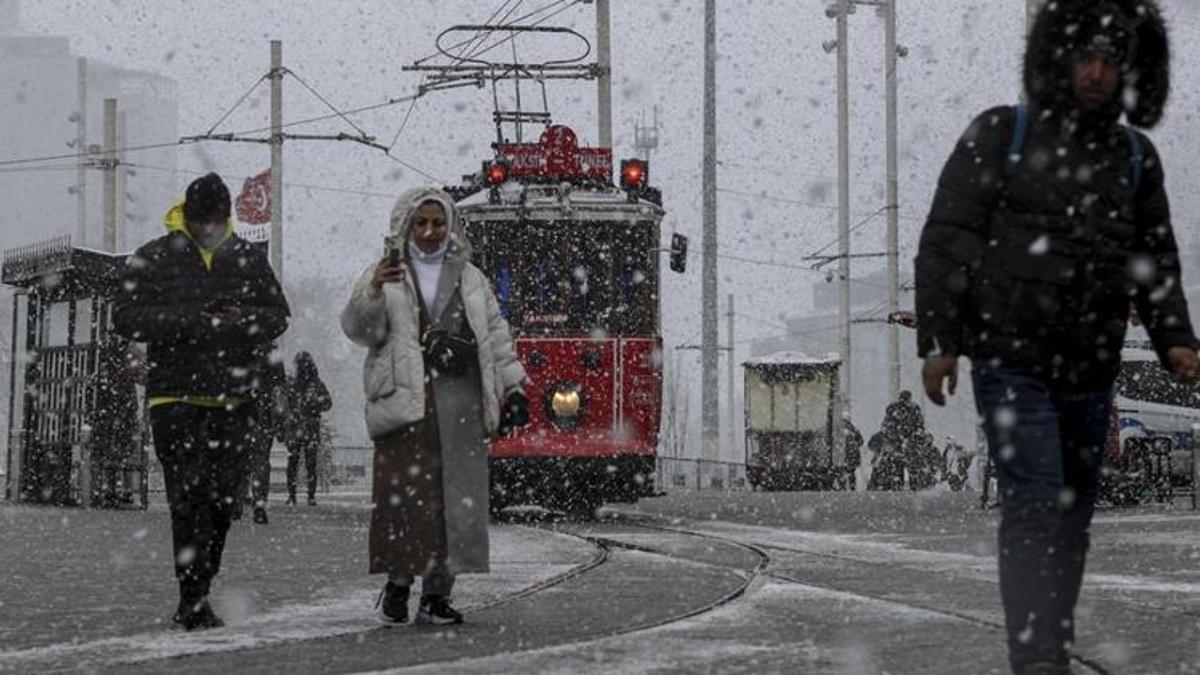 İstanbul Valisi Ali Yerlikaya saat verip uyardı! 'Trafiğe çıkmayın'