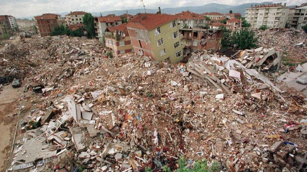 1999 Gölcük depreminde enkaz altında en uzun süre kaç saat kalındı? Enkaz altında kaç gün yaşanır?