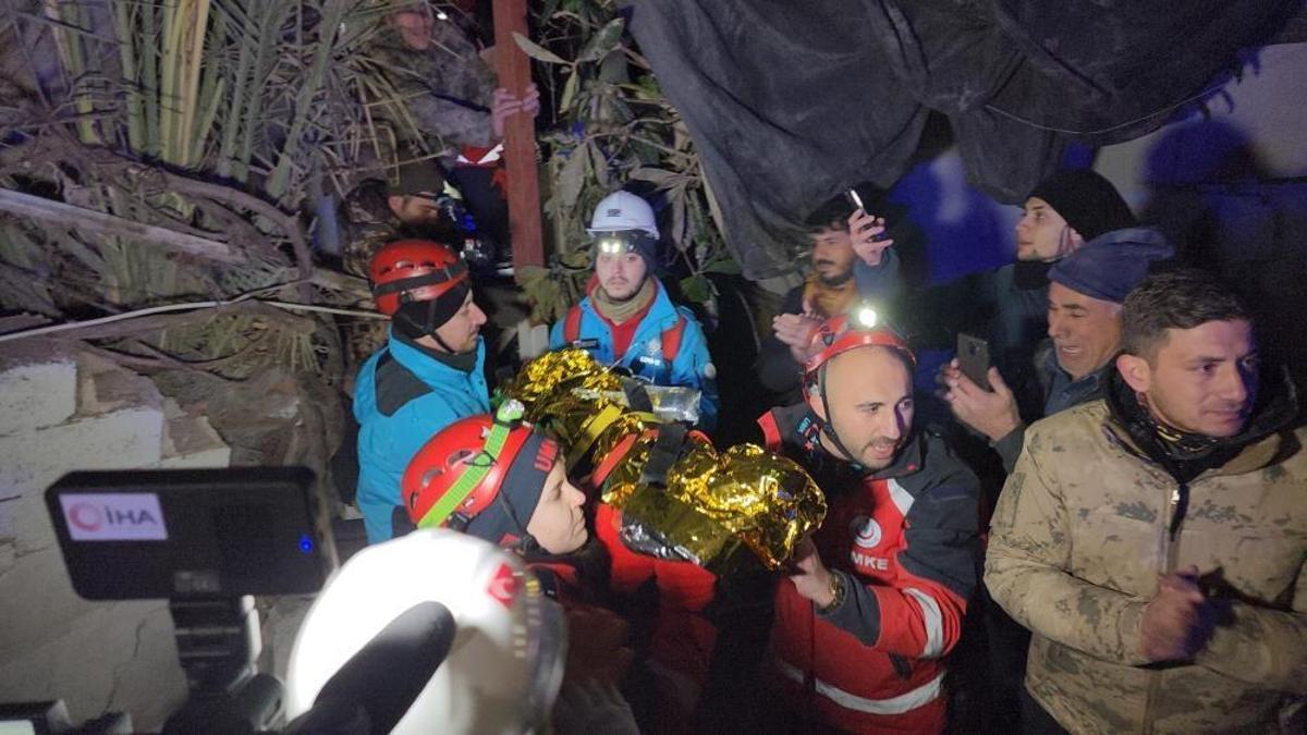 Adıyaman’da sevindiren haber: Küçük Betül 47 saat sonra kurtarıldı