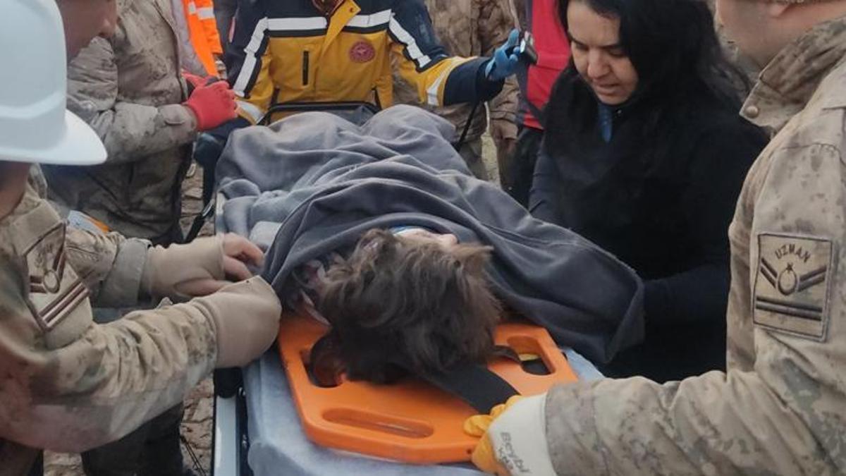 Hatay'da gün doğarken mucize! 51 saat sonra kurtarıldı