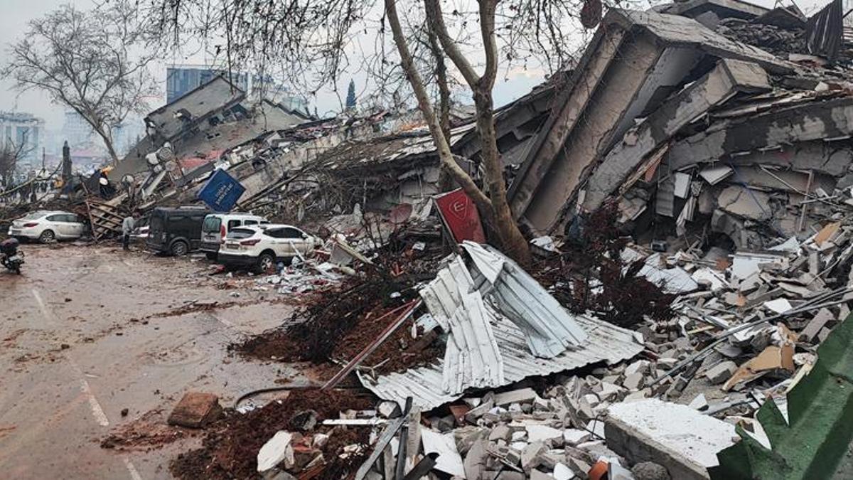 Kahramanmaraş, Adıyaman ve Hatay'a araç girişi görevli araçlar haricinde durduruldu