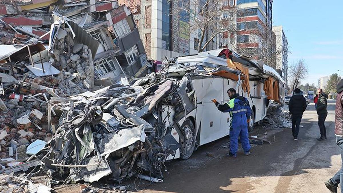 Otel enkazındaki 43 rehberden 10'u öldü, 19'u kurtarıldı, 14'ü aranıyor