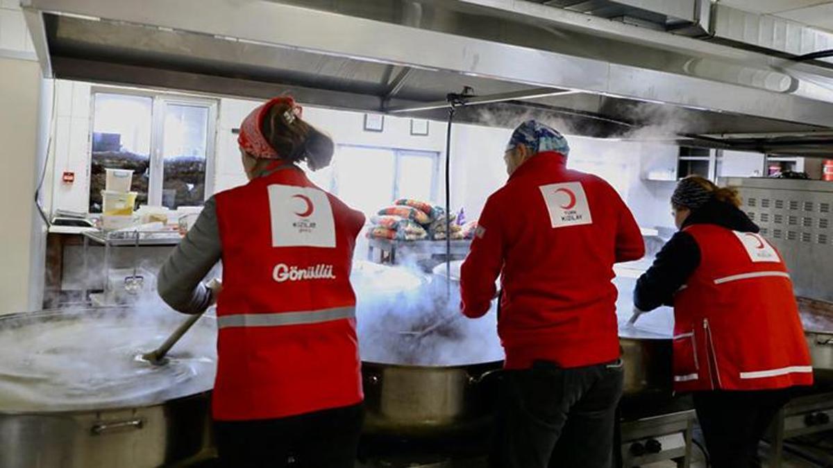 Kızılay, deprem bölgesindeki gıda ve yardım dağıtım noktalarını açıkladı