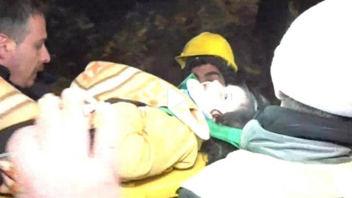 Depremden 89 saat sonra mucize kurtuluş! 5-10 yaşlarında 3 çocuğa sağ ulaşıldı