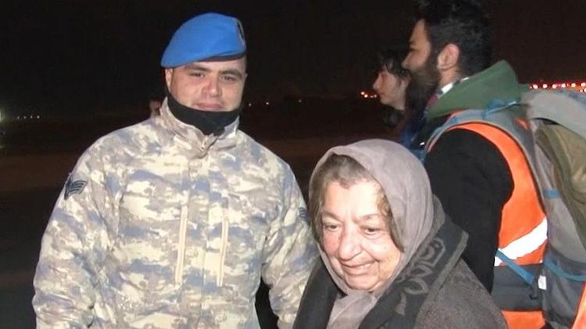 210 depremzede daha TSK'ya ait uçakla İstanbul’a getirildi