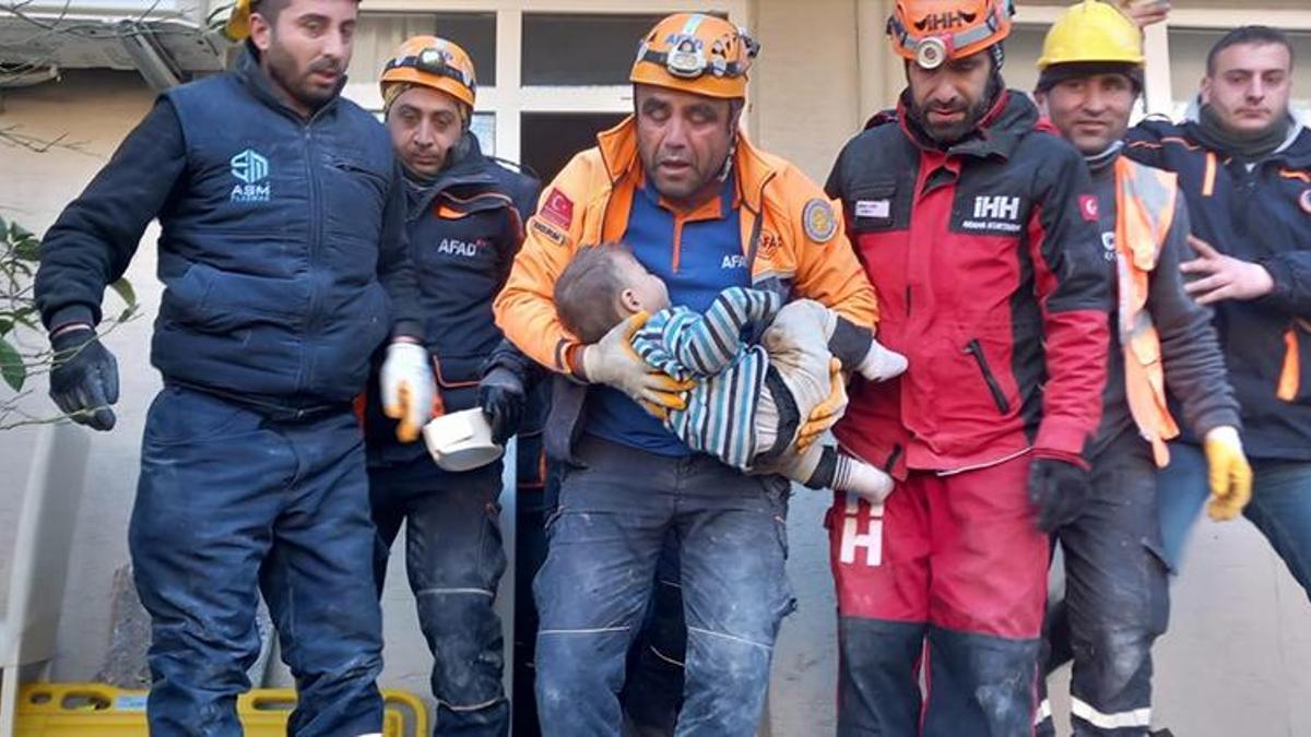 Aile ve Sosyal Hizmetler Bakanlığı: Enkazdan refakatçisi olmayan 162 çocuk çıkarıldı
