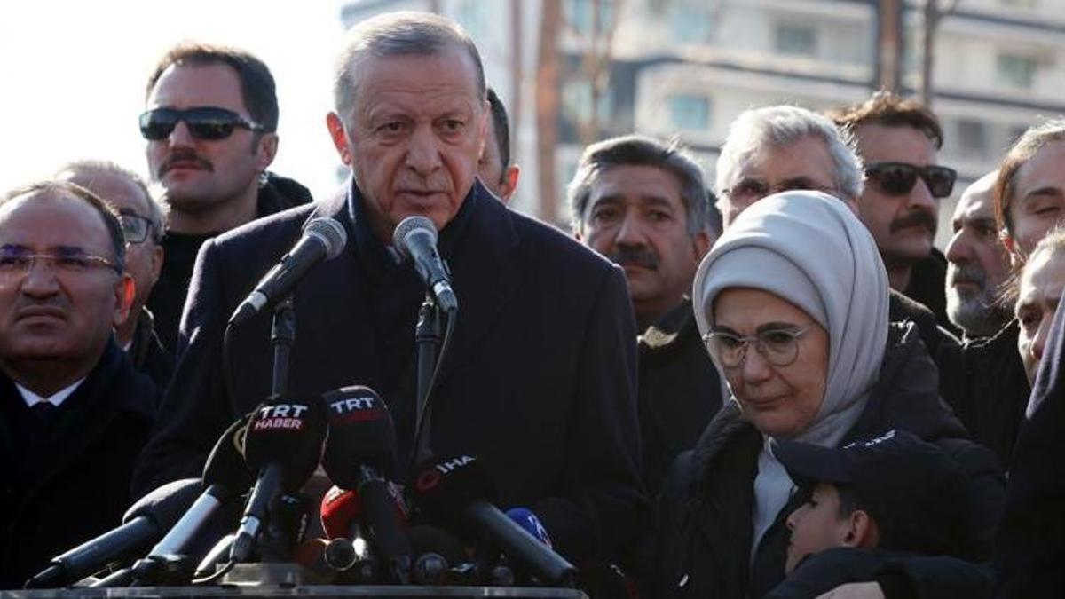 Cumhurbaşkanı Erdoğan afet bölgesinde: 1999 depreminden 3 kat daha büyük