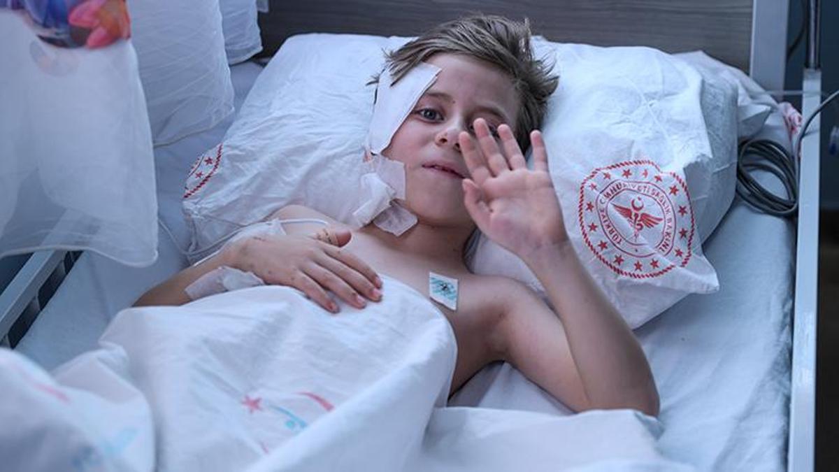 81 saat sonra enkazdan çıkan Beşir: Battaniye gibi bir şeyin içerisindeydim