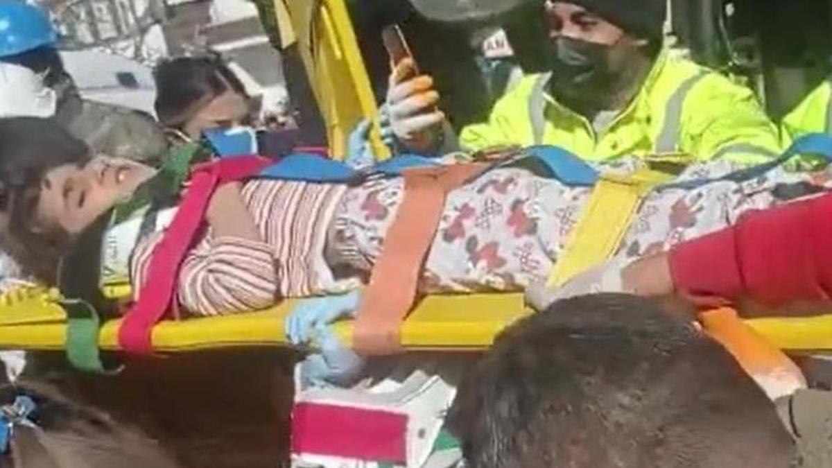 JÖH timleri 177 saat sonra enkazdan 7 yaşındaki Hivay’ı sağ olarak çıkardı