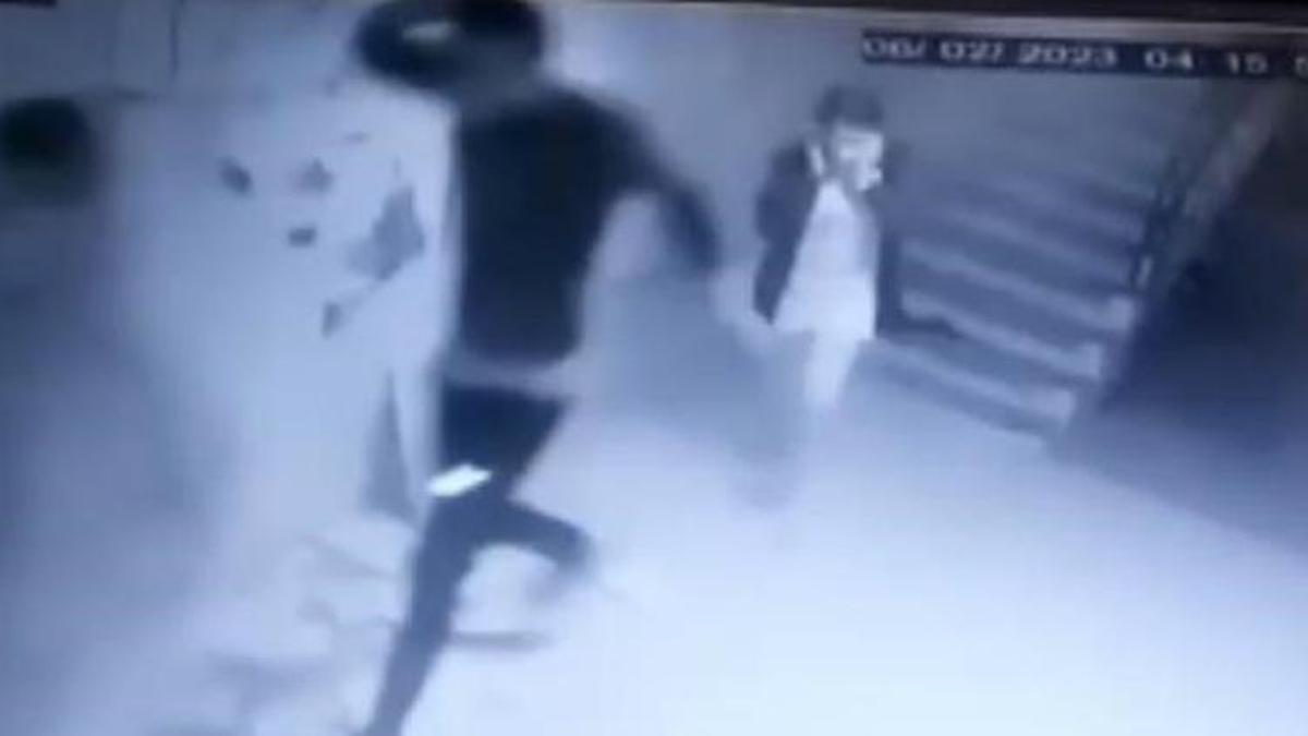 Depremde bina duvarlarının patlama anı görüntüleri ortaya çıktı
