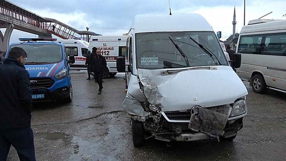 Düzce'de zincirleme kaza: 15 işçi yaralı