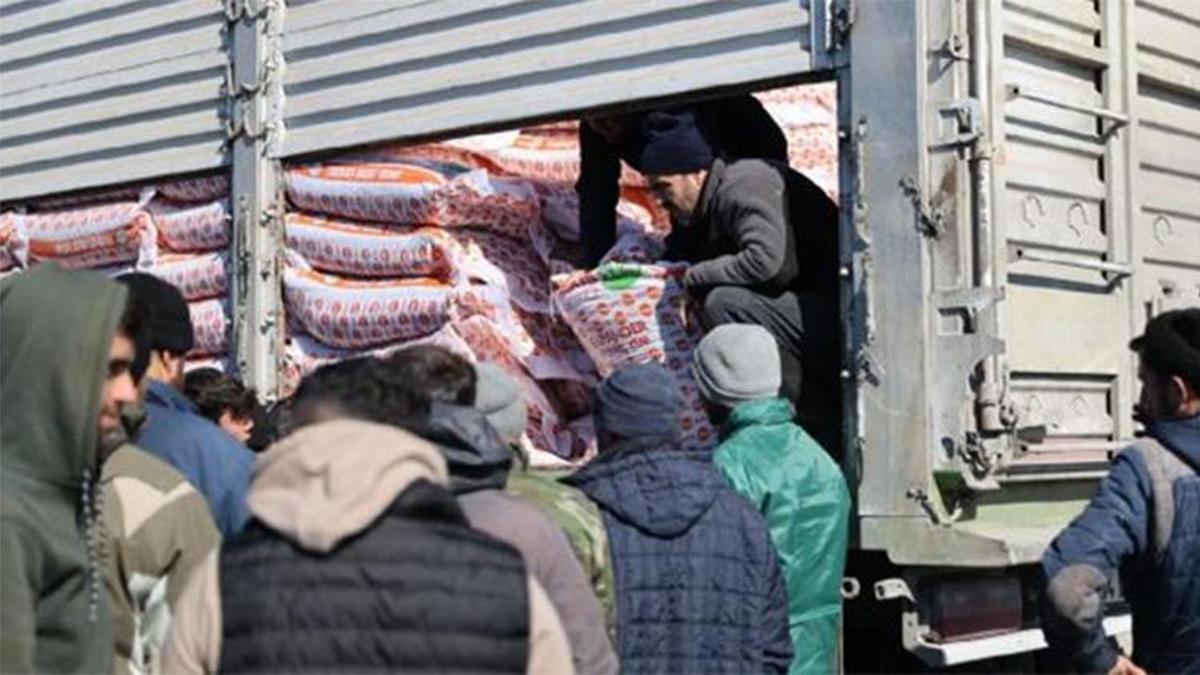 Deprem bölgesindeki hayvan yetiştiricilerine yem desteği