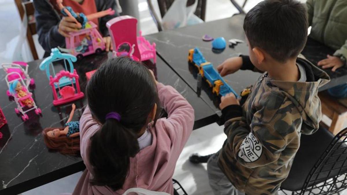 Koruyucu aile başvurusunda büyük artış! Uzmanlar uyardı: İkisi çok farklı