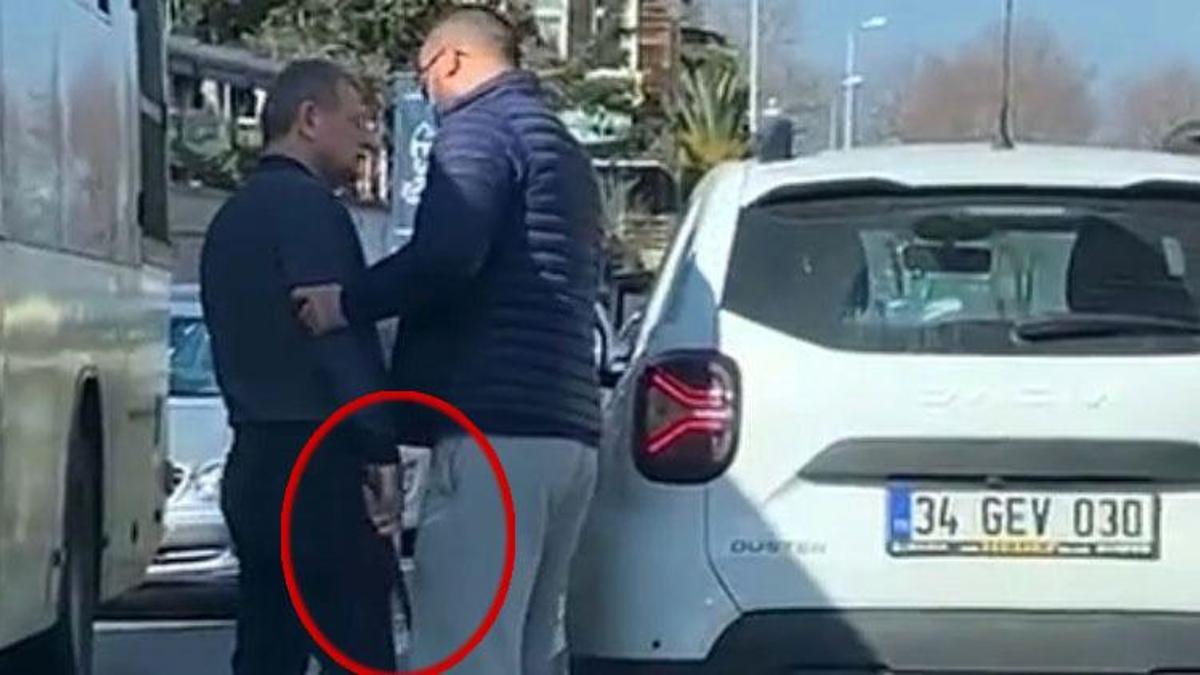 Ters yöne giren sürücü kendini uyaran motosikletlilere baltayla dehşeti yaşattı