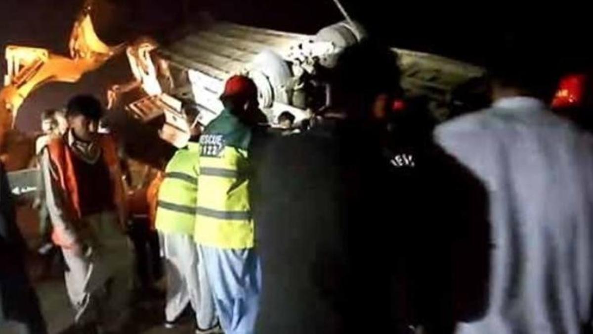 Pakistan’da otobüs kazası: 12 ölü, 54 yaralı
