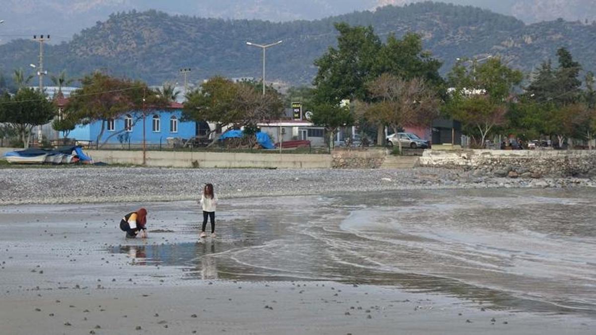 Anamur ve Bozyazı'da deniz çekildi