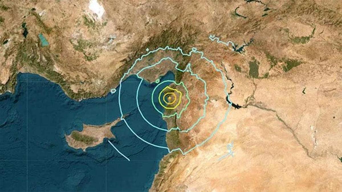 AFAD: Deprem bölgesindeki hasarlı yapılara kesinlikle girmeyin