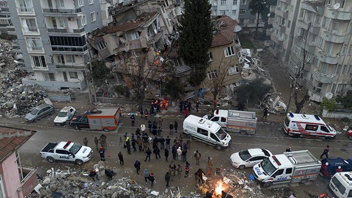 Hatay'da 6.4 ve 5.8 büyüklüğünde 2 deprem!