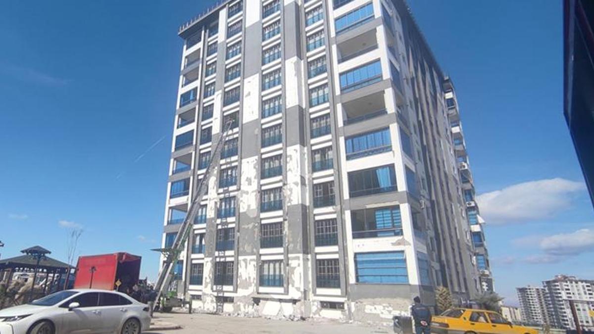 Malatya'da ağır hasarlı binalardan eşya tahliyesine ara verildi