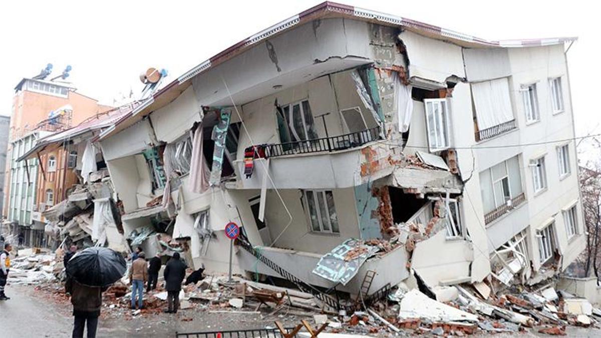 Depremden 37 gün önce değişti! Mühendisler itiraz etti