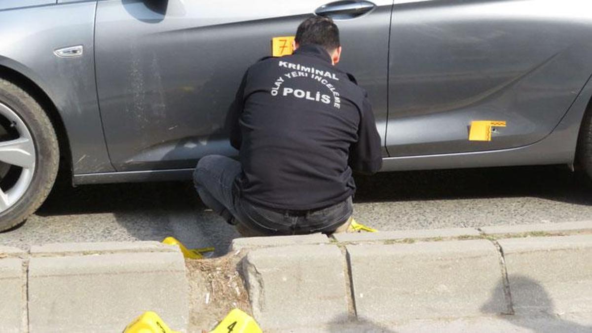 Üsküdar'da trafik ışıklarında otomobile silahlı saldırı