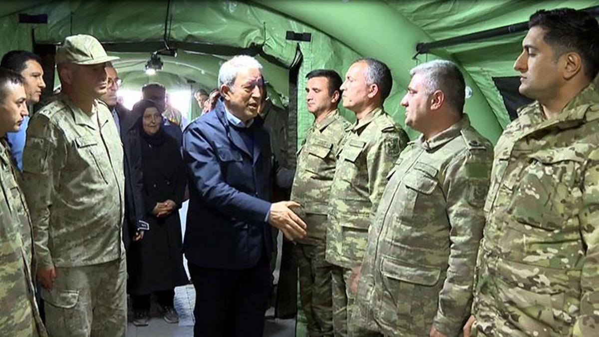 Bakan Akar'dan, Kahramanmaraş'ta sahra hastanesi ziyareti