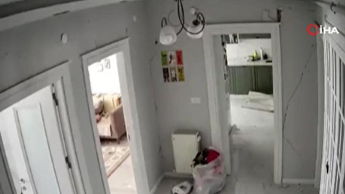 Malatya'da 5.6'lık deprem anı kamerada!