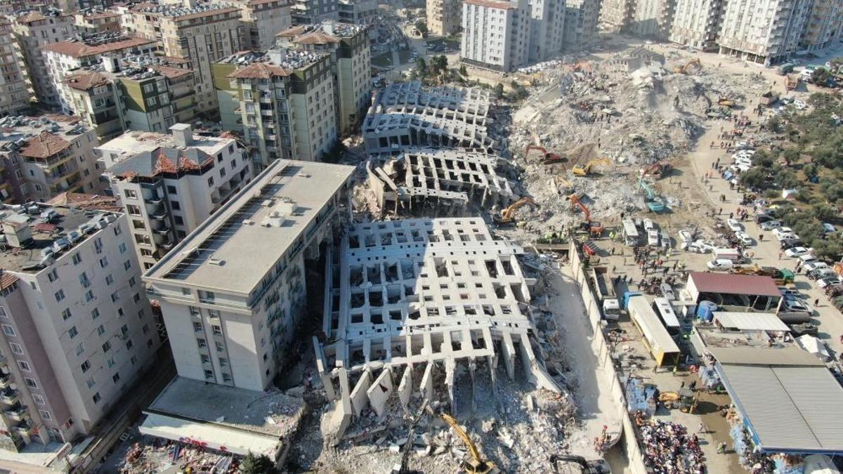 Büyük felakette can kaybı 45 bin 89'a yükseldi