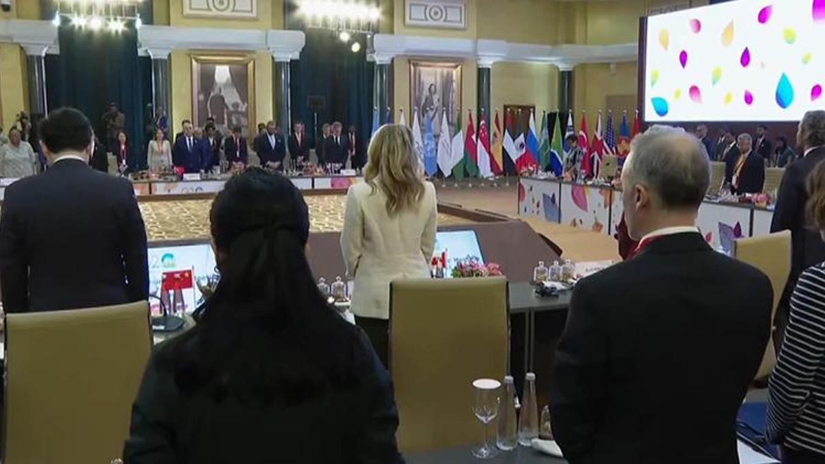 G20 toplantısı, depremlerde hayatını kaybedenlere saygı duruşu ile başladı
