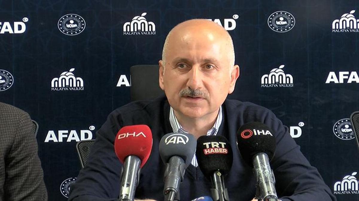 Bakan Karaismailoğlu: Depremlerden 1275 kilometrelik demir yolu hattı etkilendi
